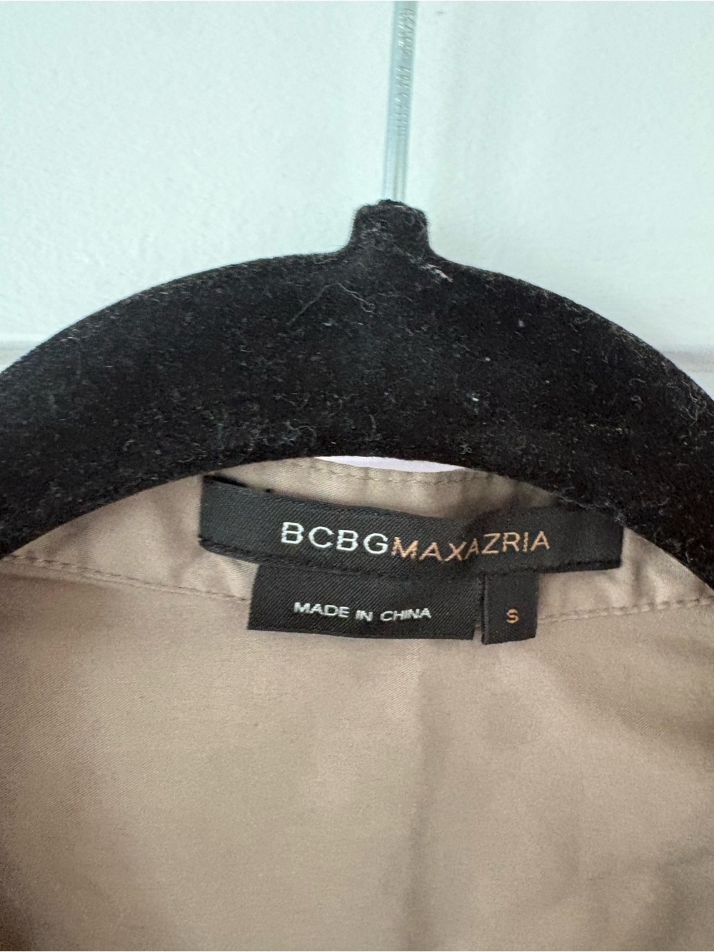 BCBGMAXAZRIA Ruffle Neck Shift Dress – Taupe/Beige – Size Small - Picture 7 of 9